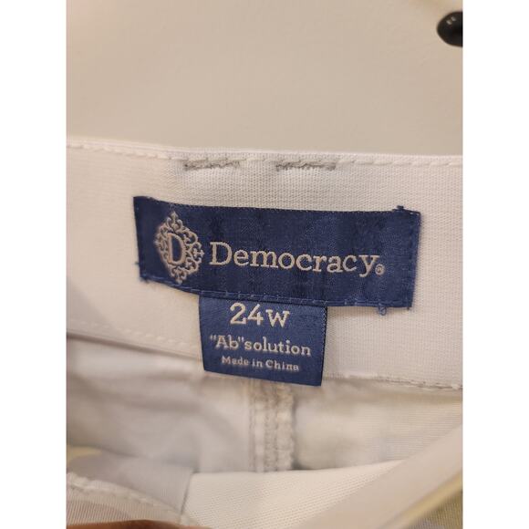 Democracy Camoflauge Print Cargo Shorts in Lemon Gray - Picture 4 of 7